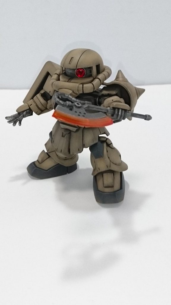 ヒートホークの刃はクリアカラーで着色してグラデーション塗装してます。