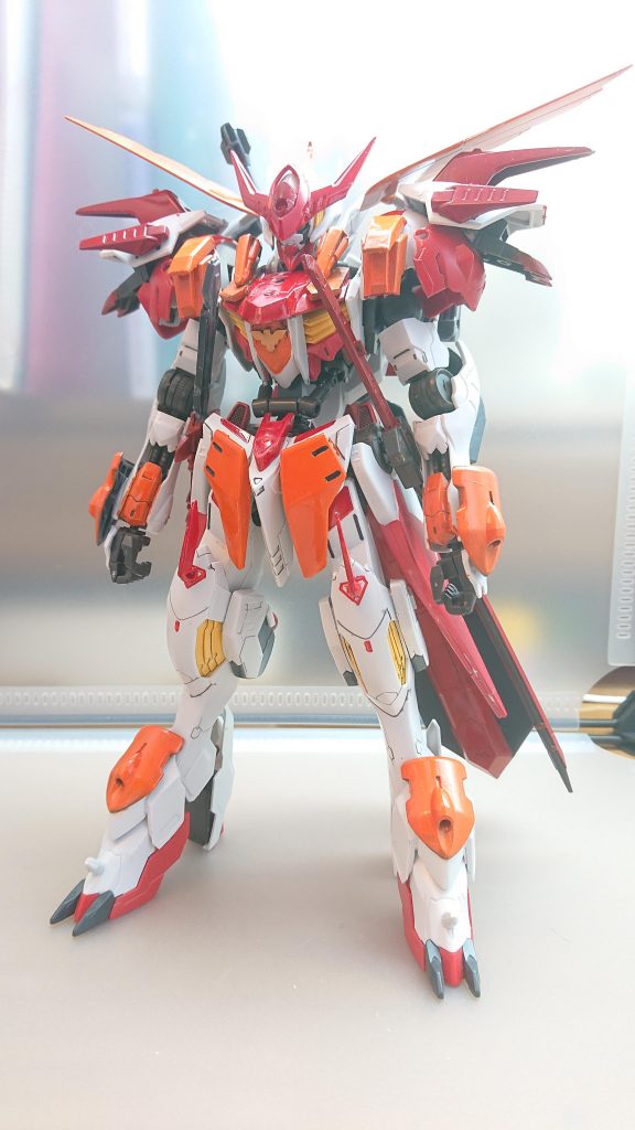 バルバトスカルラ様々な剣を使用して戦う白兵戦使用の機体インド神話のガルダをモチーフにしている使用する剣は炎を放ち、纏い、操ることができる飛行能力にも特化しており空中戦も得意としているその戦い振りは修羅のように激しく仲間を傷つけるものには容赦はしないその素振りから敵からは修羅の機体と呼ばれているパイロットは女性で月牙隊の副リーダーヴォルフのパイロットの幼なじみで恋人でもあり修羅姫という通り名で恐れられている性格はおしとやかで大和撫子を彷彿とさせるがメンバーの中で一番おっかなく一度怒ると誰も手が付けられなくなってしまうしかしそんな彼女はヴォルフのパイロットにとってかけがえのない存在なのである