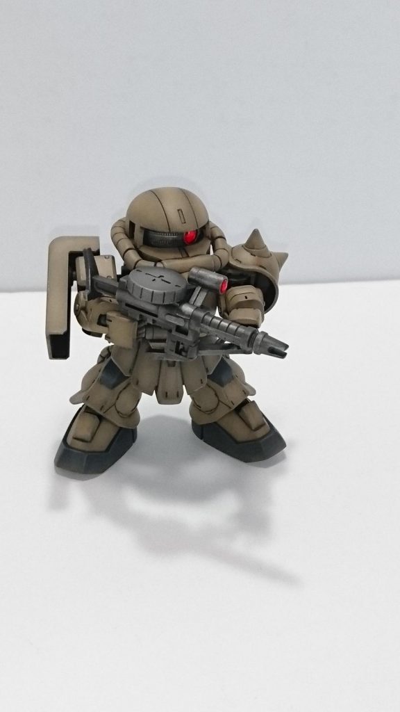 モノアイや武器のレンズはHアイズに交換。

ここは光沢でギラギラにして本体との違いを出しました。