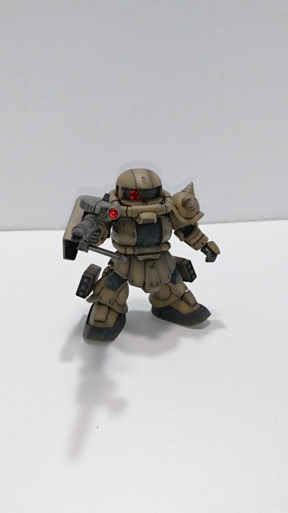 このザクはディティールもしっかりしてるから汚し塗装も似合いますね。