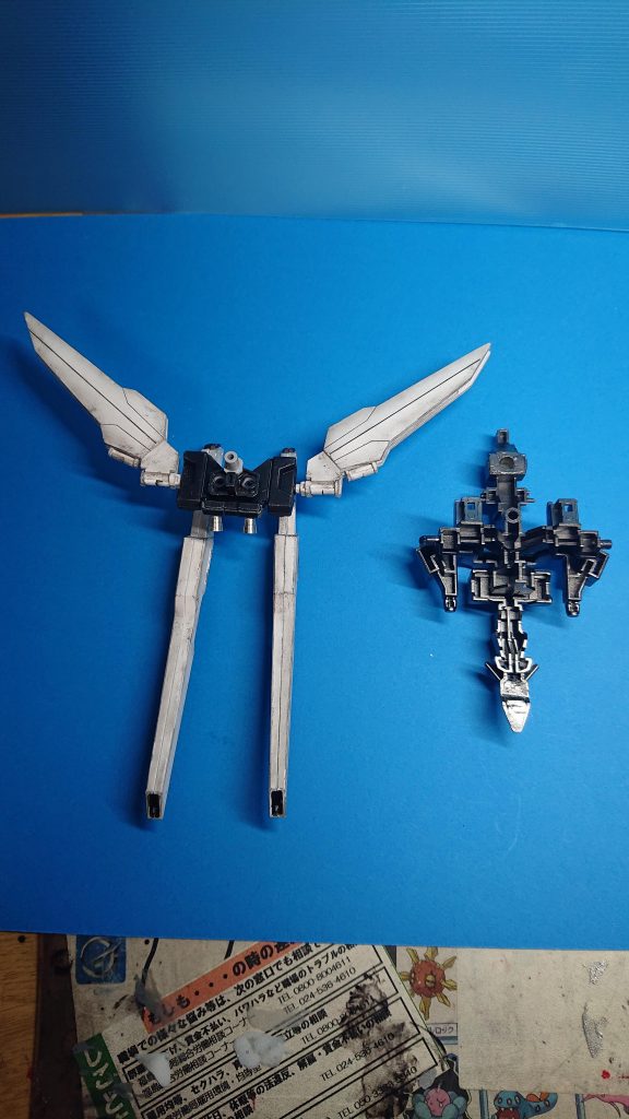 バックパックと基部の接続はこうなってます。