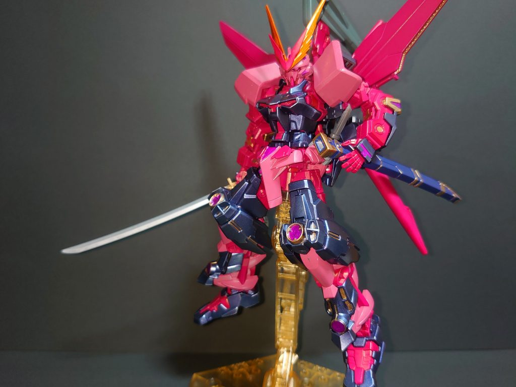 フライトユニットを装着
空中戦の能力獲得と機動力が向上する。