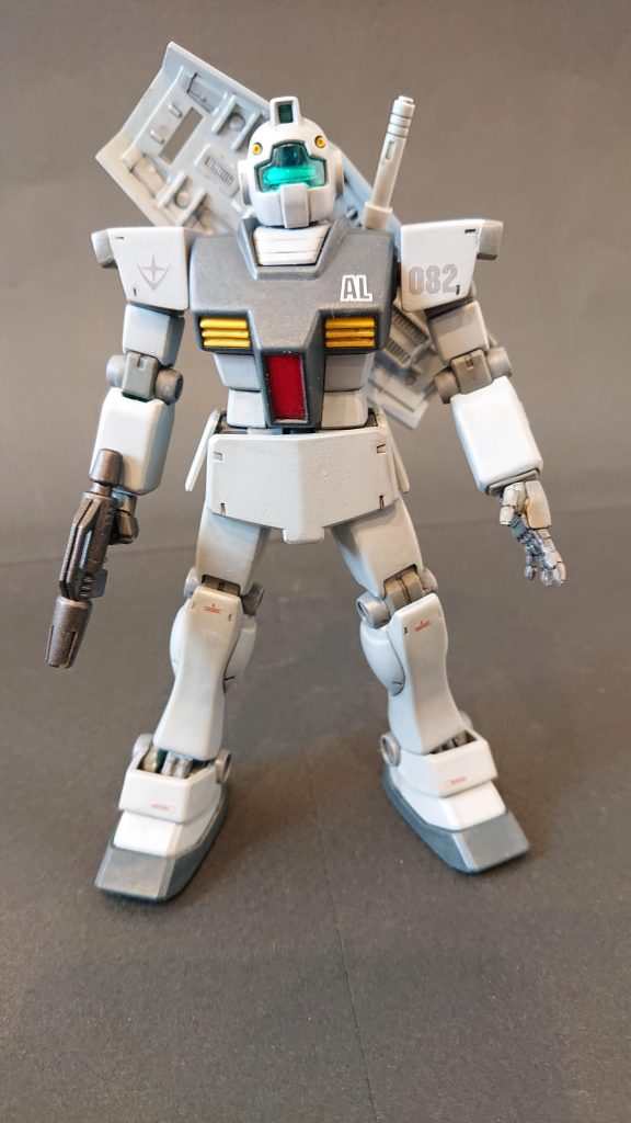 シールドを背中に担ぎました。