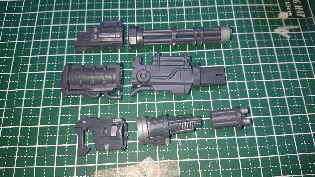 手前の装置はウェポンパーツを切断し機械構造物にしています
個人的には上手くいっていると思います