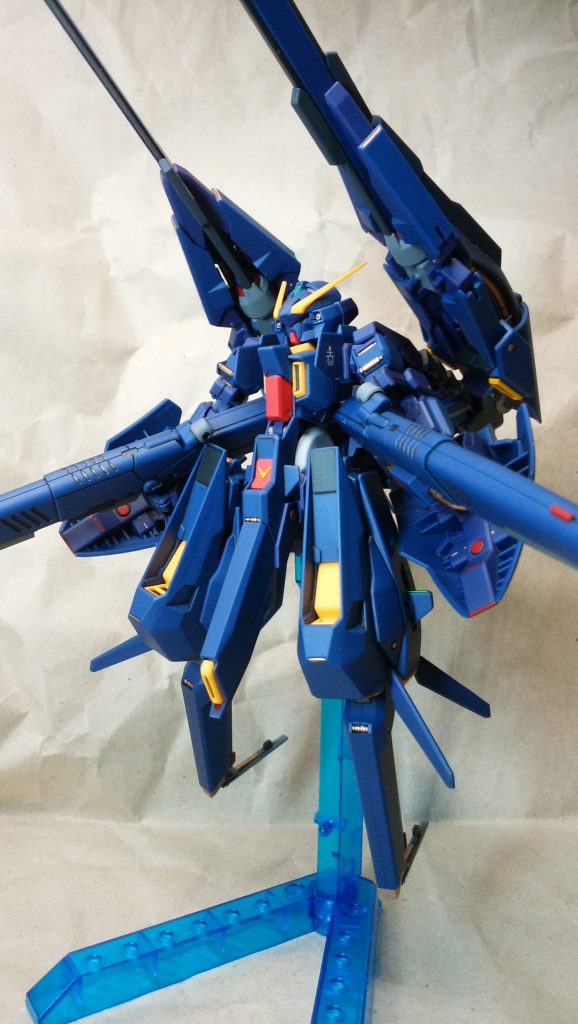 盾と共に余ったライフルを持たせて流用に困るシールドブースターを肩に配置