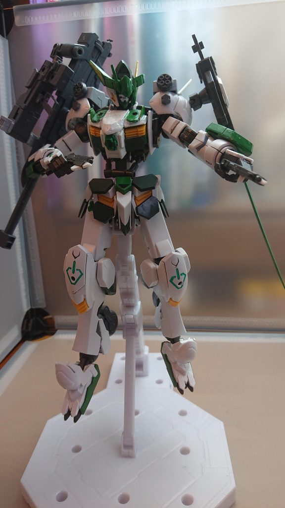 ダガーピストル近距離だけでなく近接戦武器としても使用可能
粒子砲ロビンフッドのボディの真ん中にある銃口エネルギーを集中することで脅威的な破壊力を生み出す使用するとエネルギー切れをするため最終手段として使用する
ロングブレードロビンフッドの左肩に装備されている剣近接戦を想定して作られているレッグホイールを駆使することで高速移動での戦闘ができる