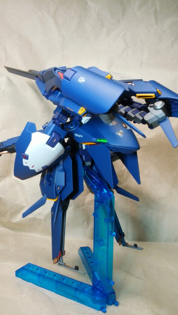 ライフルのせいで脇が閉められない+肩配置の為これ以上肩が上げられない=腕の可動皆無