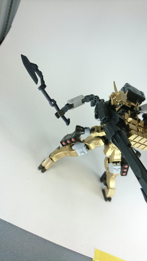 サブアームは次弾装填と簡易的な格闘などをする為増設されている