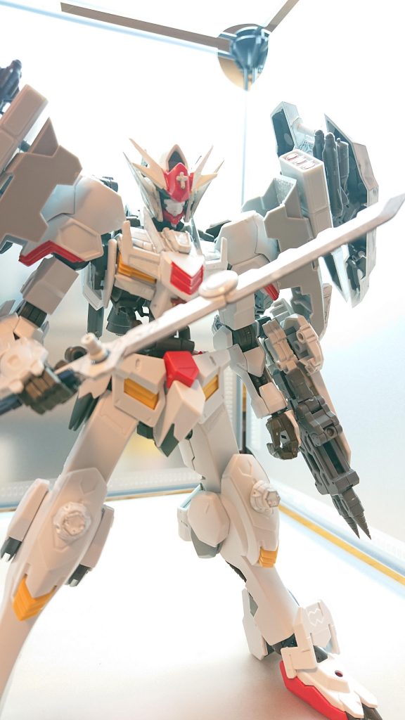 ホワイトブレードメディクスの近接戦闘用武器切れ味も高く戦闘だけでなく救助活動にも使用できる