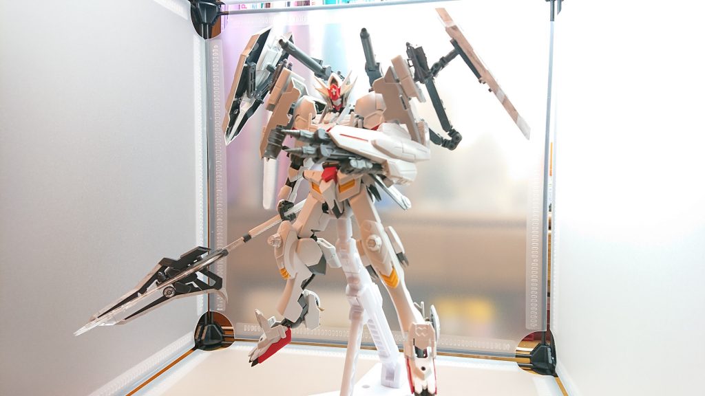 最後にカッコいいポーズちなみに写真はまだありませんがメディクスには蛇型の支援機があるので完成次第投稿します
月牙隊設定
世界観月牙隊がいる世界は様々な世界が技術を共有し合う高度な文明の世界ロボット、人工知能開発、バイオテクノロジーやAR技術などを国が互いに共有し発展しているしかし技術が発展した一方国が互いに共有していないテクノロジーが存在するため様々な事件が起こっている
その事件を密かに解決するのも月牙隊の仕事なのであるまたこの世界には大昔ある出来事が起きているのだがその説明は後程