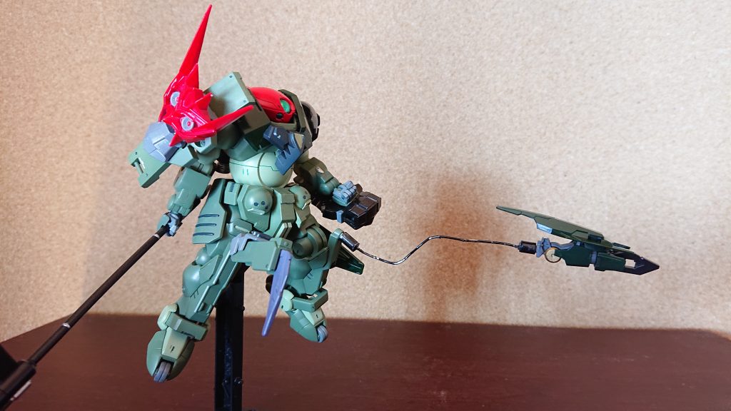 中遠距離用に左脚部よりアンカーを打ち込み自分の間合いに引き込む
右脚部のシザークロウで捕らえ滅多うちにする