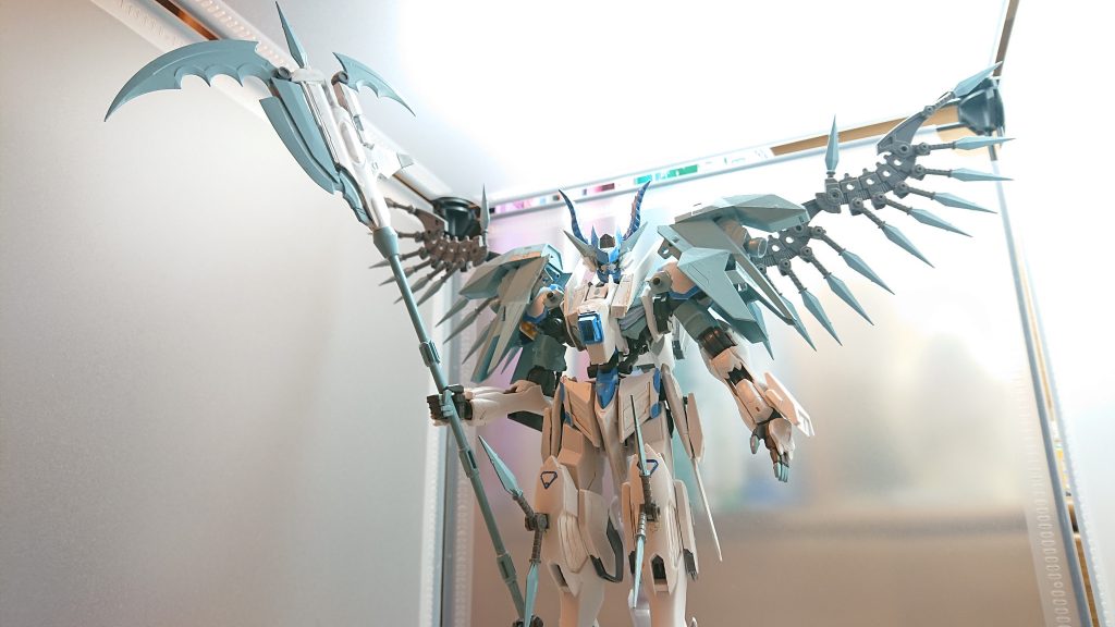 天空に降り立つ氷の死神
彼が現れる時
周囲は氷に閉ざされ敵の心と体は凍結する
月牙隊設定
世界その2
大昔彼らがいた世界は長い戦争が続いていたしかしこれ以上の戦いに意味はないと知った人類は停戦協定を結び終戦
高度な文明が発展し平和な世界となった
しかし大昔に存在した技術が世界各地に埋まっており使えば再び戦争が始まるかもしれない
月牙隊の機体はその技術の一つで
戦争ではなく戦争を起こさないために使用されている