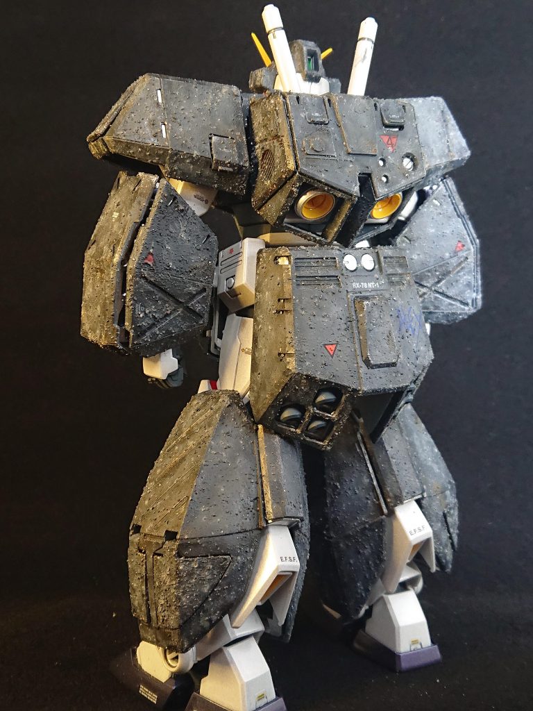 腰脚が当たっているの出下半身足首しか動きません（笑）
重いので自立が大変