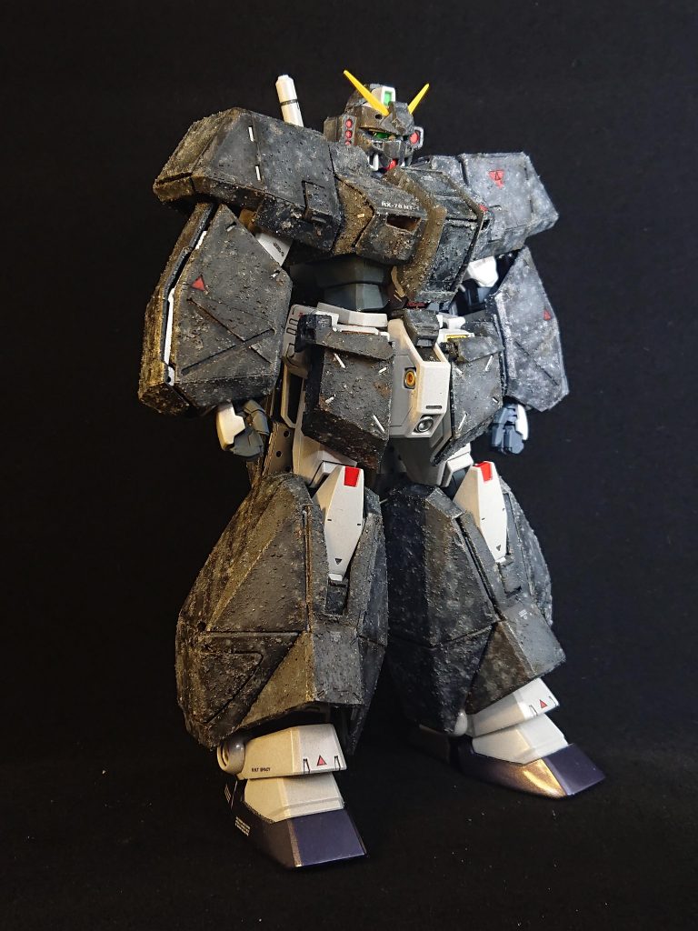 チョバムアーマー姿
サフに乾燥剤の石灰砕いた物を混ぜました。
デカール乗せるの苦労しました。