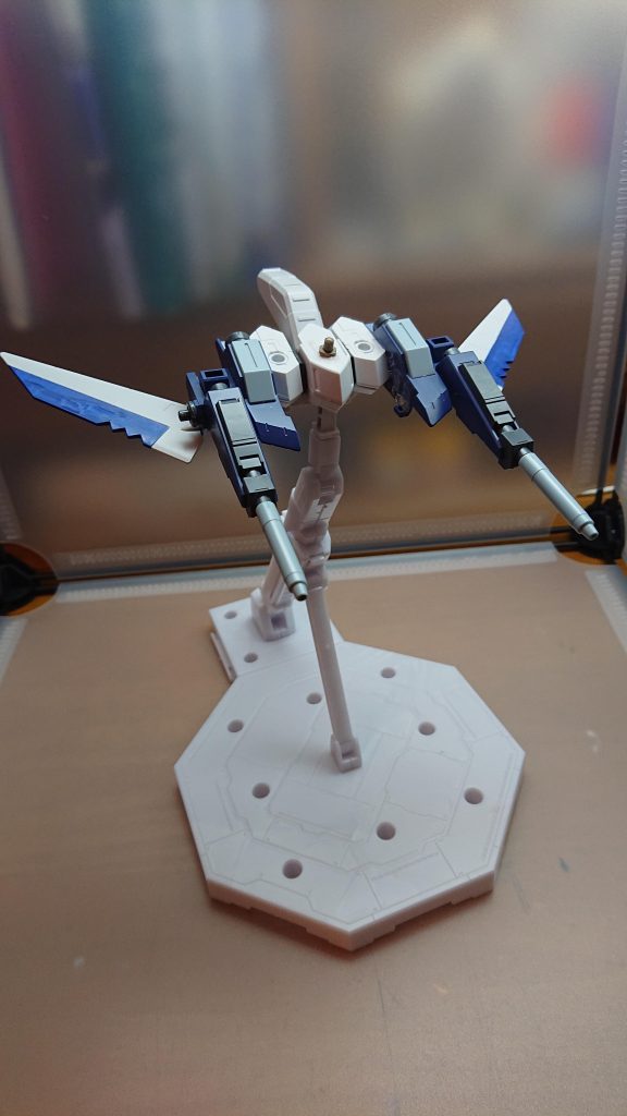 スティンガーエイをモチーフにしたポセイディアの支援機戦闘のサポートだけでなく遠隔操作も可能海底探索や偵察などでも活躍する