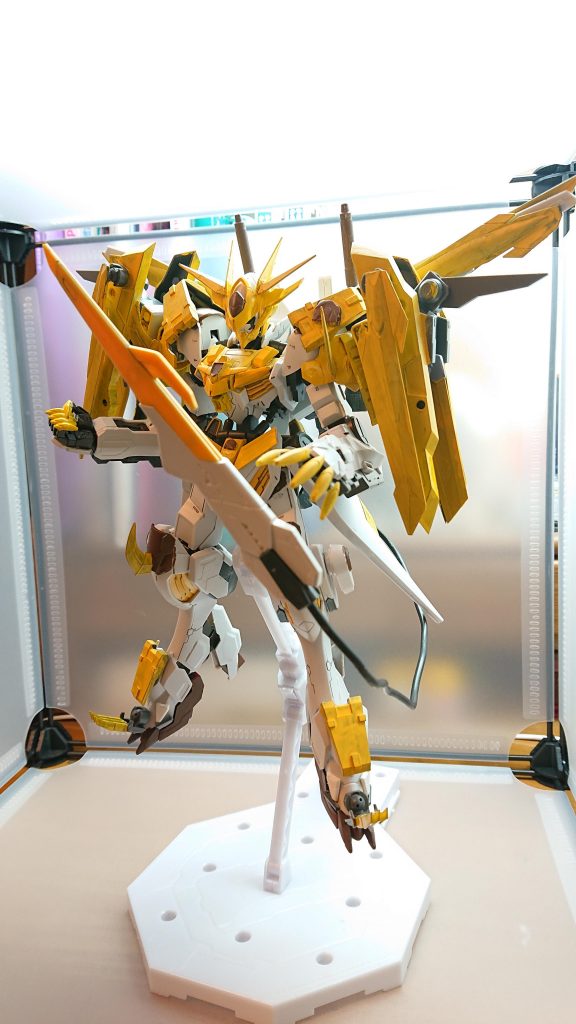 テイルブレード
ヴォルフ同様遠距離攻撃の対策として使用
パイロットの意志で操作している