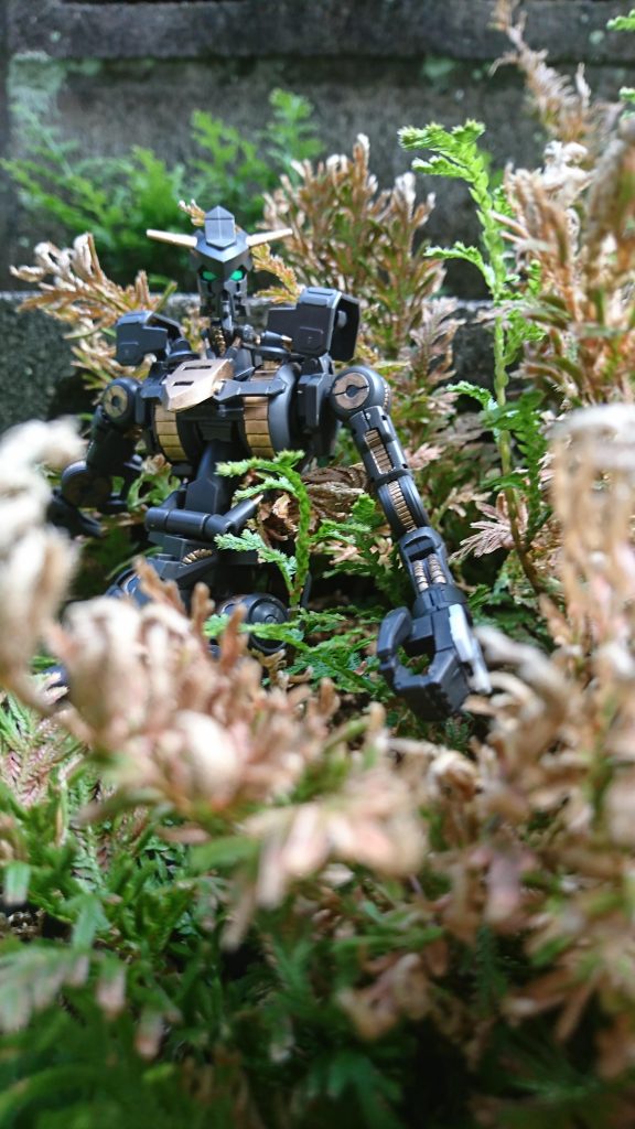 現地民「お、おい、あいつ…」
現地民「え?こっちを見ている…?」
彼女は目覚めた。
遠くの空に一筋の光が走る…
天使を狩る悪魔との契約には犠牲が必要だ。
さぁ、食事の時間だ。