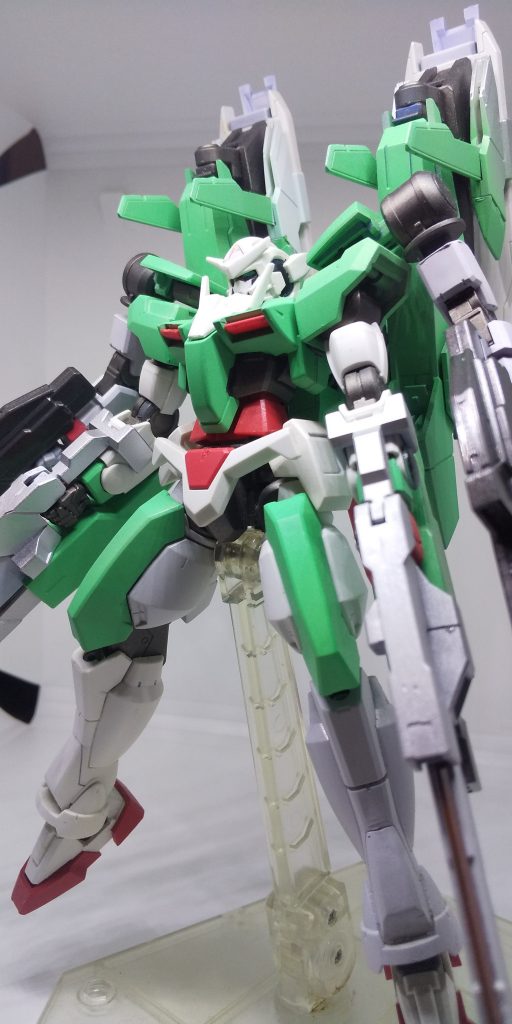 機体名:ガンダム・フィールウィンド
武装
GNソード3×2
GNバスターライフル×2
GNニービームガン×2
GNビット「ロード・ブリティッシュ」×2
ガンダム・アズールで得られたデータを基に製造されたモビルスーツ。
前述した機体同様、GNドライヴを動力に据える。