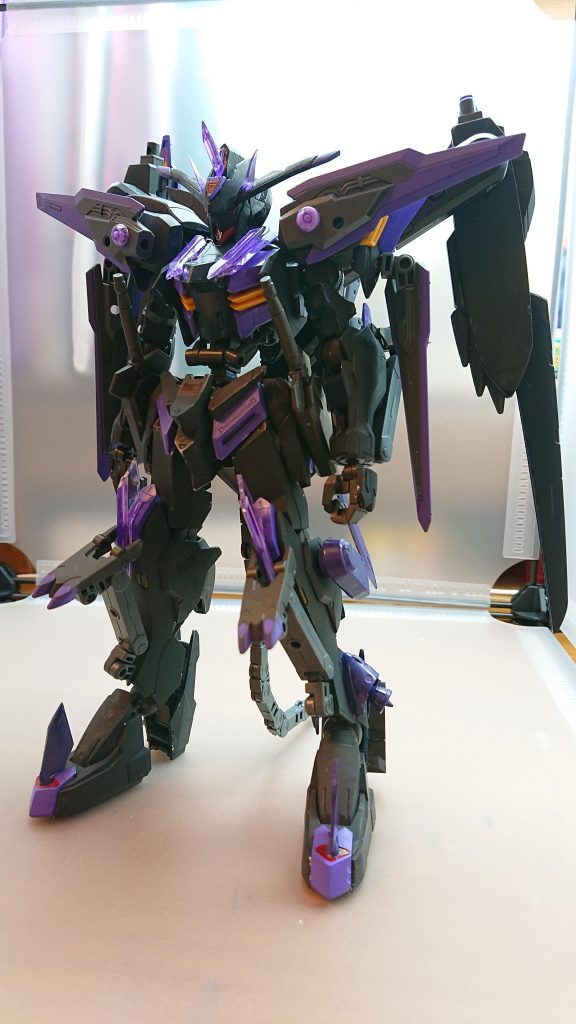 バエルボロスボロスが変形した本当の姿二刀流の使い手で高い戦闘能力と飛行能力を持っている2本の剣はボロスの気持ちが高まれば高まるほど切れ味と威力が増し、あらゆるものを切り裂くことができる