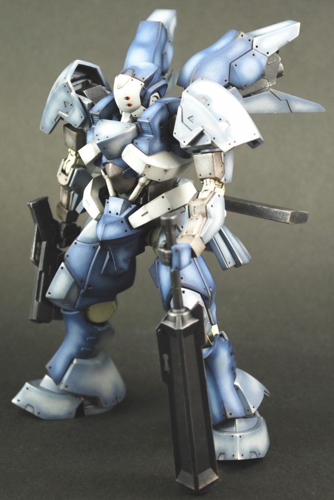 胸の装甲は少し大きくしています。