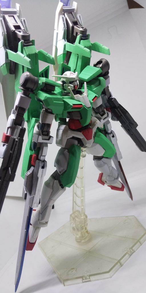 取り会えず、「ガンダム全然作ってねぇじゃん!」と思ったので製作しました。
そして縦にデカくなりすぎたせいで写真が撮りづらく、ポーズも決めにくいです。
*ウチの作品どいつもこいつもそんなガンプラばっかじゃねぇか!*