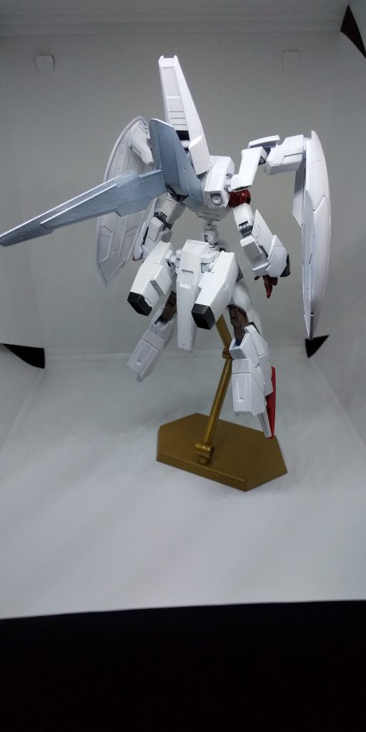 うしろすーがた。

アルケーのバインダーの重さとマックナイフの胴体ポリキャップ可動が見事なベストマッチを生み出し、背後セルフ仰け反り機能搭載。*組み終わったあとに判明するいつもの欠陥。*

アルケーのパーツがこんなに重いとは思わなんですよ。