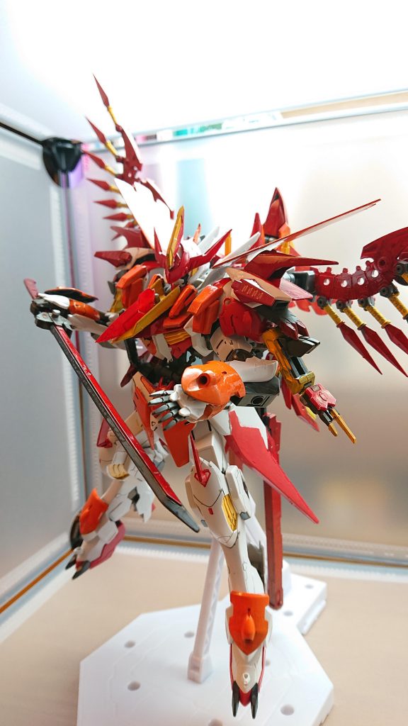 グレンカルラになったことで炎魔による攻撃も強化
広範囲を赤黒い炎で覆うことが可能になり多数の敵機体を包み込み敵を切り裂く