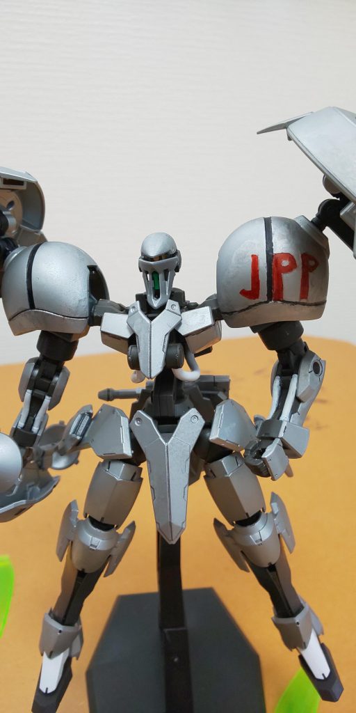 索敵モード?なんかもうちょっとガバッと開いて欲しかった。左肩には某幽波紋使いのイニシャルを書いてます。