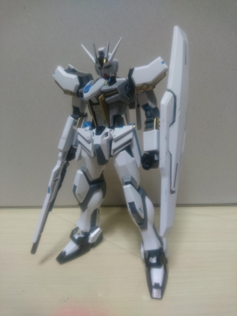 武装はましろちゃん搭乗なので、平凡に
ライフルとシールド、ビームサーベルに
ストライクベースなのでアーマーシュナイダーになります。