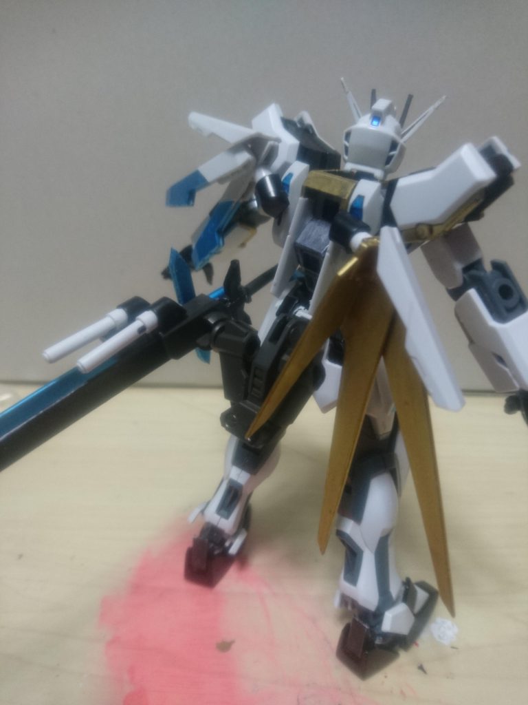 背面
サーベルラックと腰にそれぞれ合体
羽は自由に稼働出来ます。