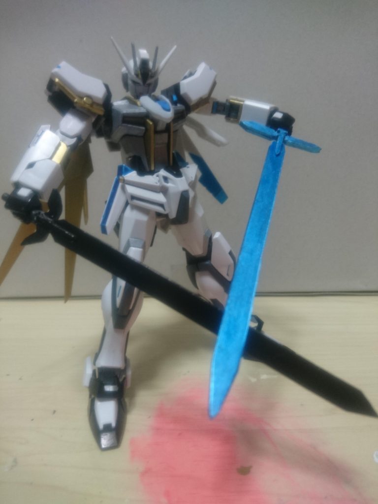 Daylight衣装(装備)のメイン武装
カラーリングは気にしないでください。
黒剣は「静寂の剣」
蒼剣が「夜明の剣」
プラ板から引っ張りました。