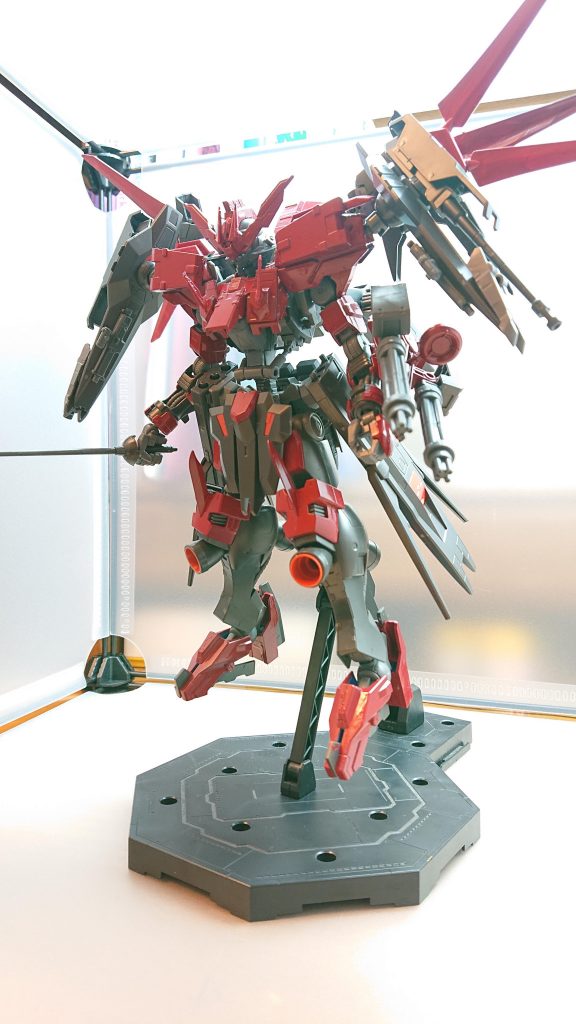 飛行形態ヴィダールブラッドが空中での戦闘をする際翼が展開した状態翼を広げることで妨害電波を放ち敵を錯乱怯んだ所をレイピアや遠距離装備で攻撃を仕掛ける