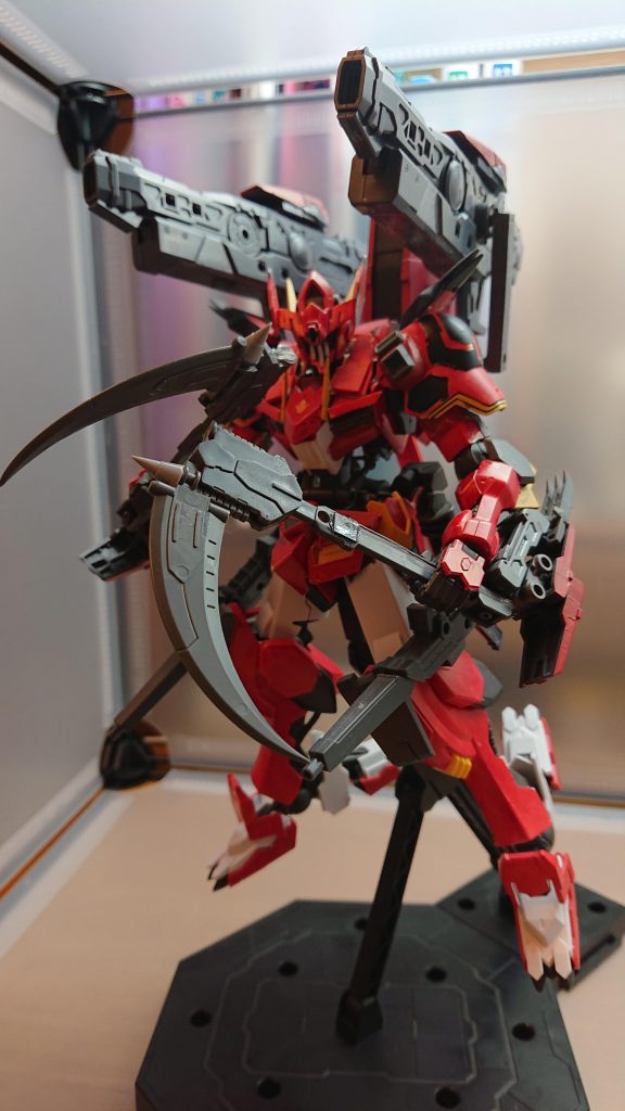 アサルトサイズ
フラウロスの近接武器
希少金属が使用されており、
アサルトナイフよりも切れ味が増している
ナノラミネートアーマーとフレームを切断することができる