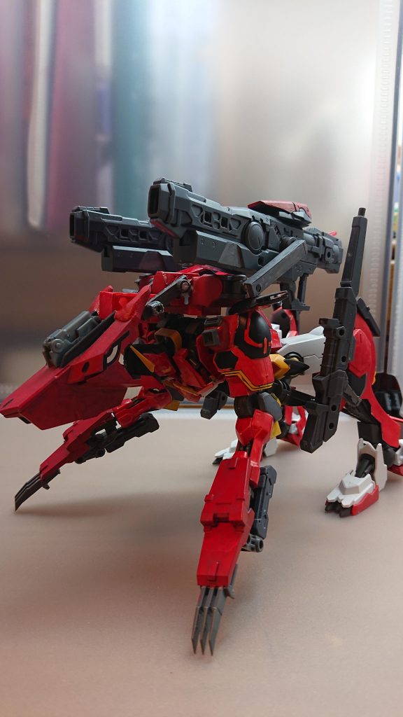 狙撃形態
フラウロスメテオのもう一つの姿
バックパックのキャノン砲は超高熱砲を搭載されており、
モビルアーマーや戦艦の装甲を溶かす威力を持っている