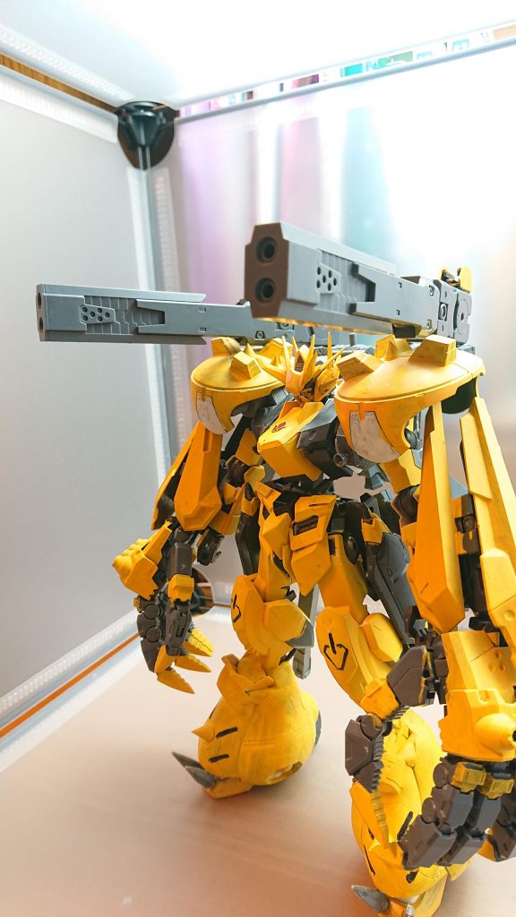 高出力レールガン
遠距離装備でダインスレイブと同等の破壊力の弾丸を打つことができる
しかし発射する際エネルギー消費が激しいため滅多なことにしか使用しない