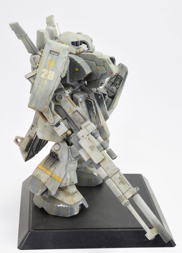 当時は筆塗りで､どーしても筆目がでてしまい｢模型誌みたいにキレイに塗れない…あーうーん｣となっており､やけくそ気味に塗料をこすりつけることで､逆に味にならないか試行錯誤していたっけなぁ。