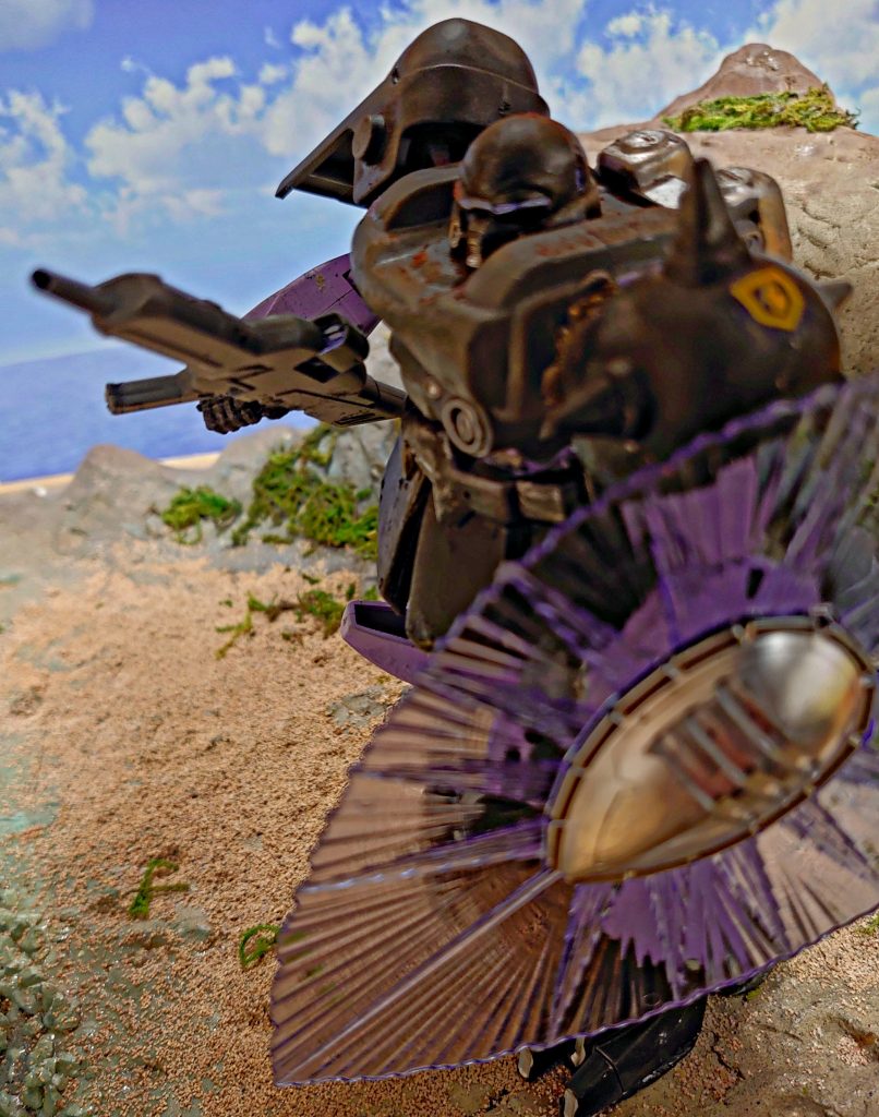 右肩にリックドムⅡのマーキングが。