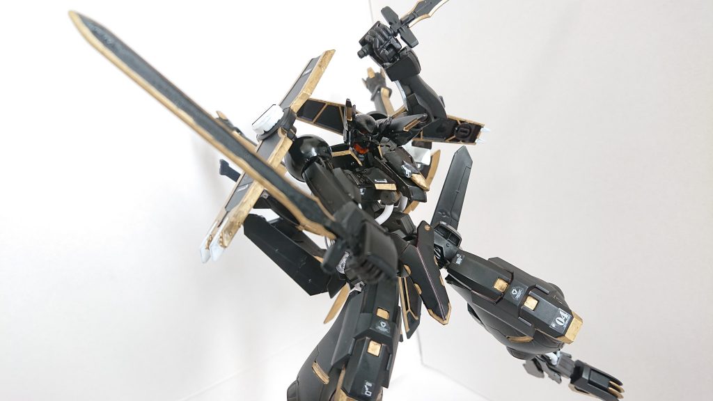 GNカタールⅡ:GNカタールの発展武器。従来よりも発熱量を上昇させ、溶断力を強化したもの。この武器も同様、柄の先に簡易ビームライフルを搭載している。