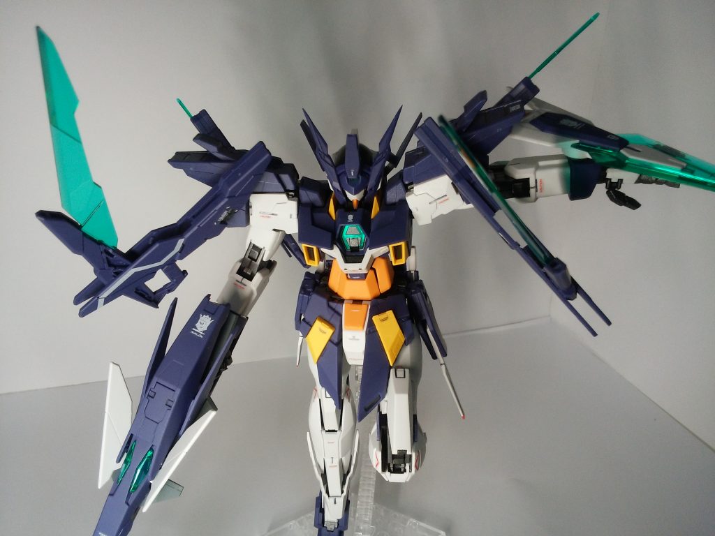 本当はファンネルを外して撮りたかったけどスタンドが足りなかった……無念