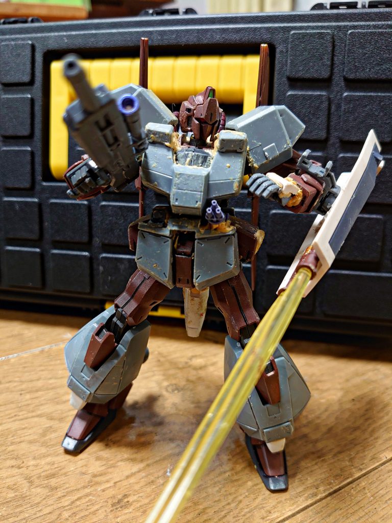 過去に投稿した百式another oneを改造しました。左腰に接近戦闘で有効になるバルカン砲を配置。