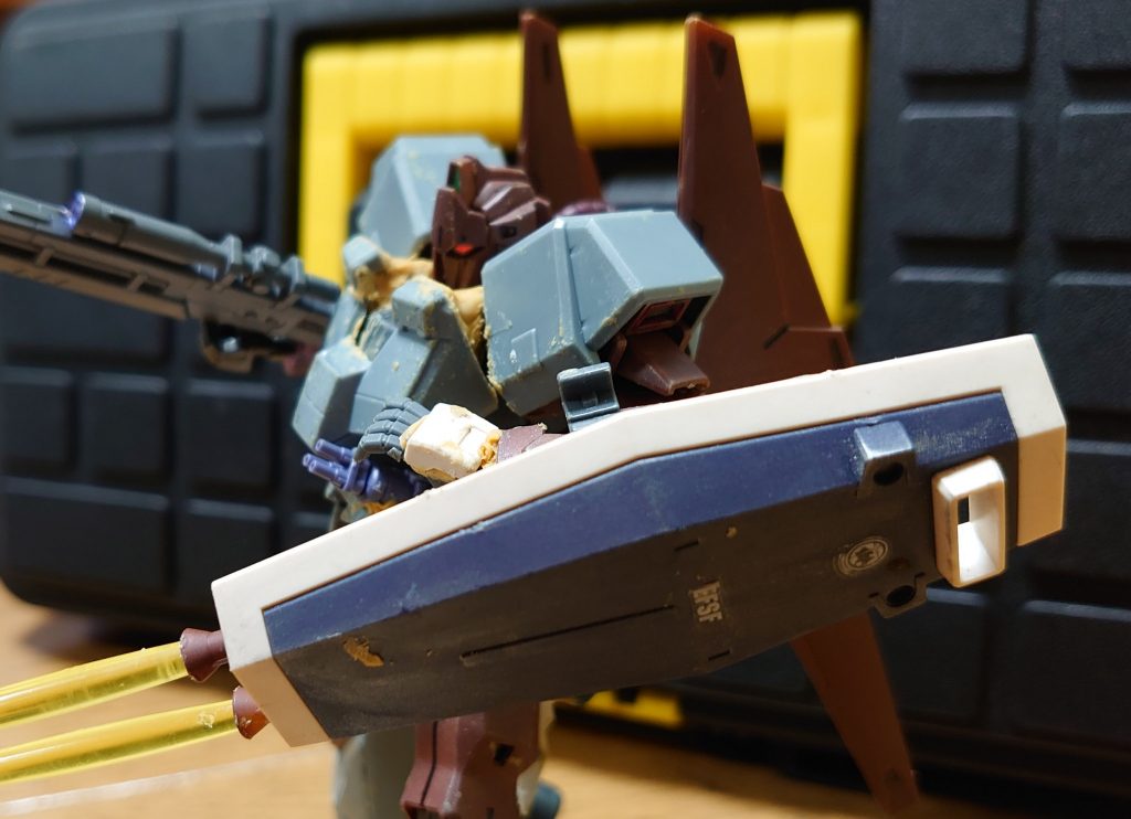 シールドより、ビームサーベルを出力できるように考えました。