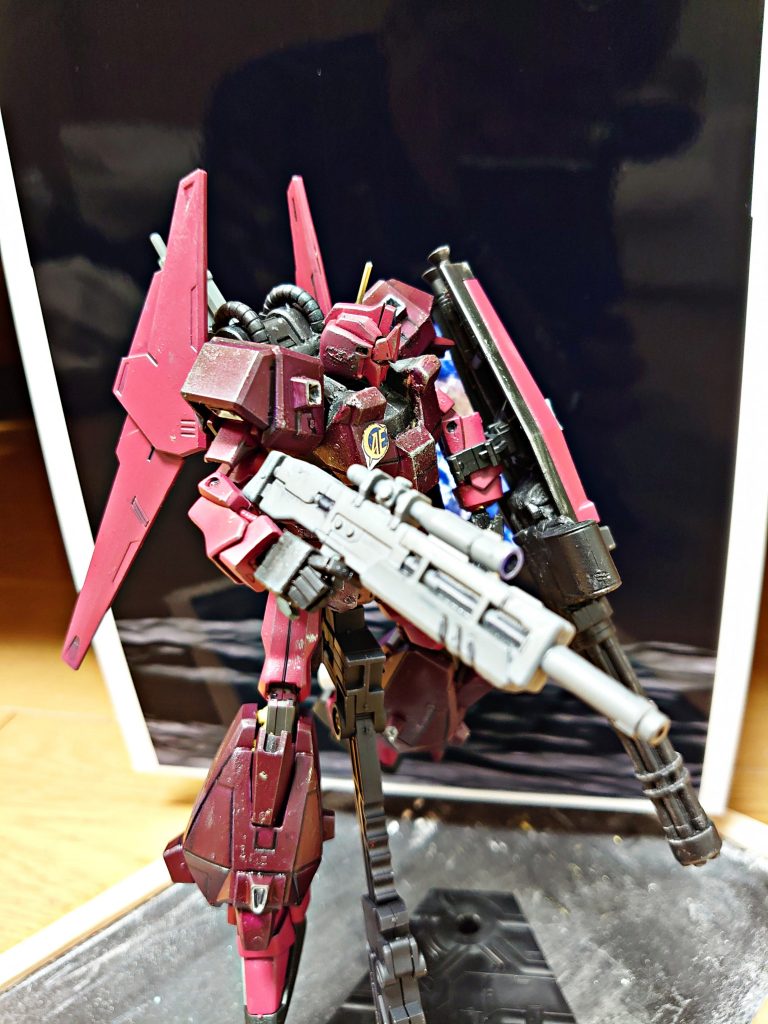 サイド。
武装 右腕 アサルトビームライフル
    左腕 シールド+ビームガトリング砲