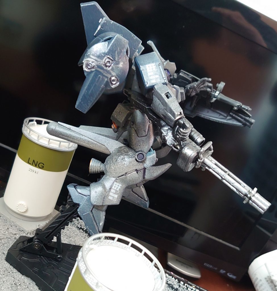 脚はガーベラテトラ。