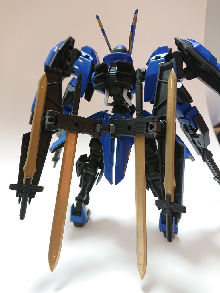 追加装備のバインダーです。MSGの組み合わせで作っています。剣いっぱいっていいよね