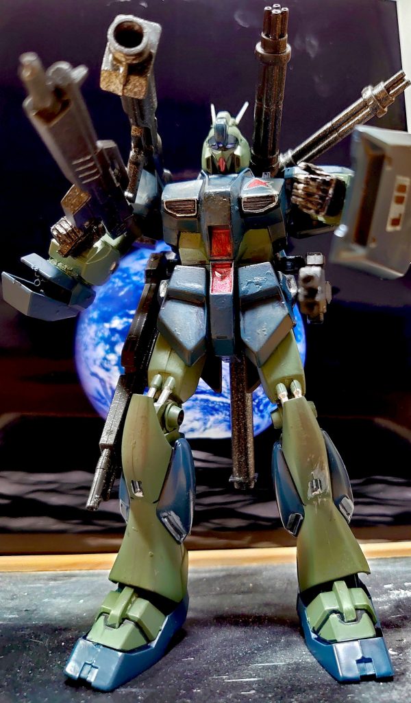 バックパック左にビームガトリングガン×2
右に実弾バズーカ×1
腰部に高収束ビームレールガン×2
背部に散弾バズーカ×1
ビームライフル×1
右腕部にガトリング砲×1