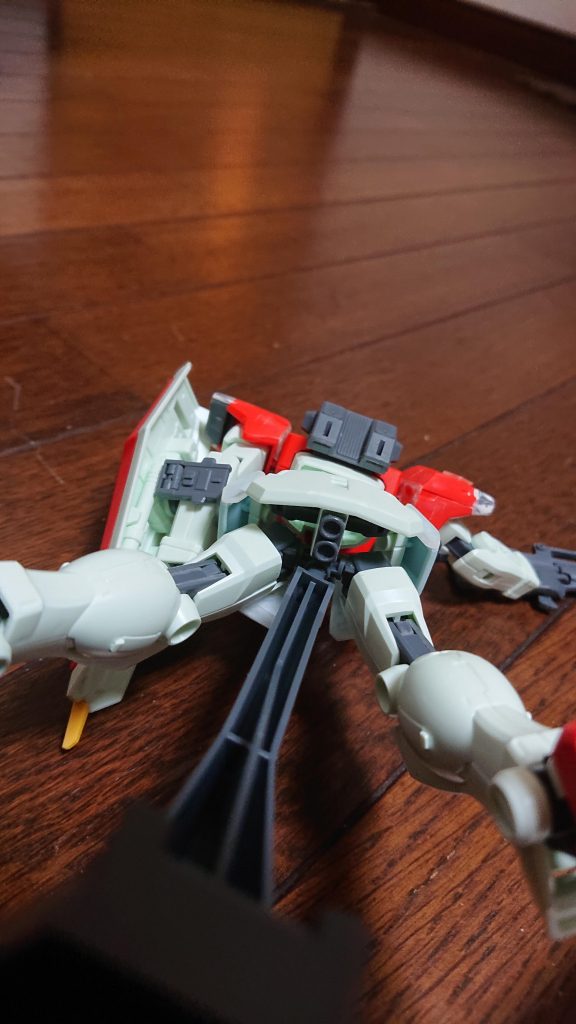 小型バーニアも仕込んでます。