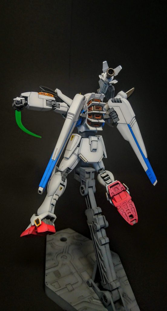 合わせ目のほとんどは段落ちモールド。
初期のHGUCとは比べ物にならないくらい組みやすいです。
足裏の肉抜きは個人的にまあありかなと。
特に変えたい箇所はなかったので、改修はせずキットそのまま。