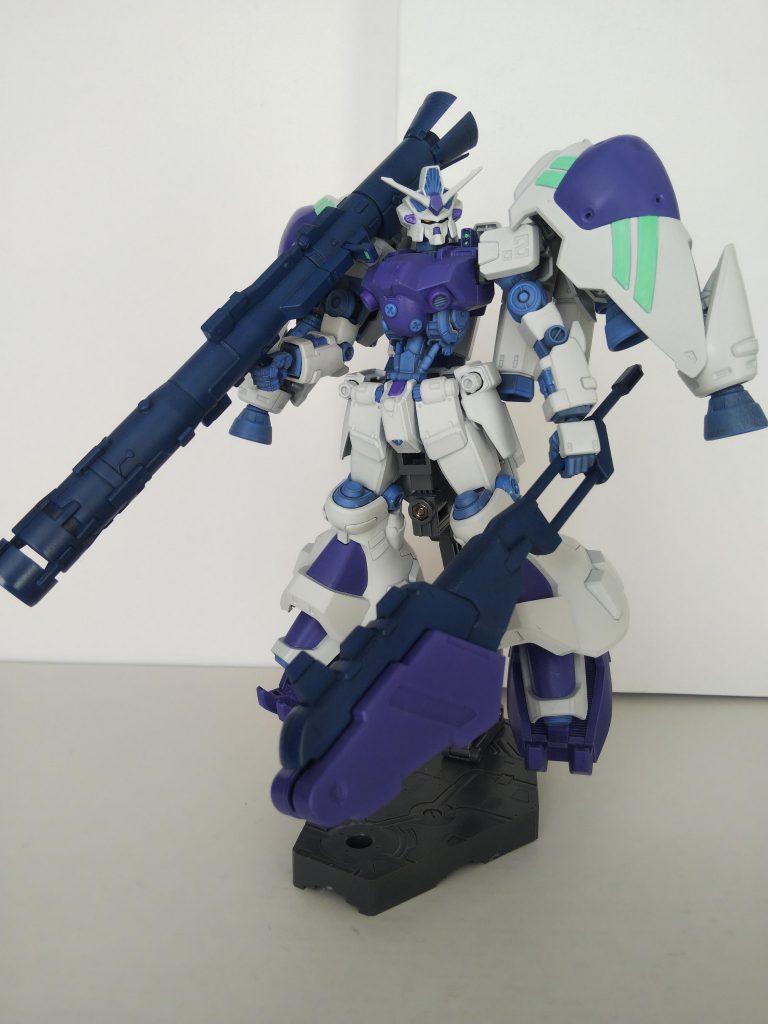 腹部はガンダムフレームに。二の腕も関節追加してます。