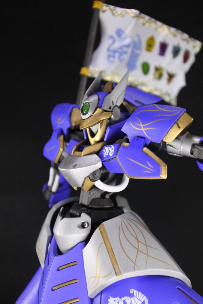 頭部は、ジンクスやフラッグなどのパーツ。胸部はジェノアス。肩はグリムゲルデの腿や膝パーツを切り貼りしました。