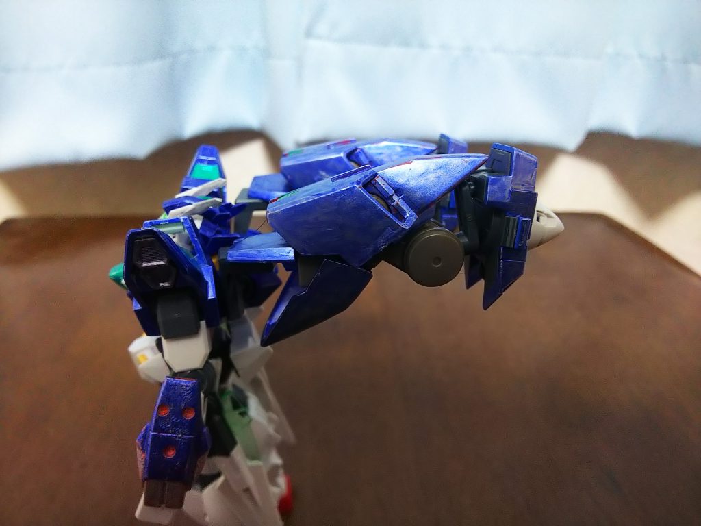 大型エネルギーコンデンサー直結太陽炉。
コンデンサーを太陽炉と本体の間に設けこの機関でGN粒子の保管とその他のエネルギーに変換出来る用になっております。その為どのような武器にも必要に応じたエネルギーを送ることが出来ます。